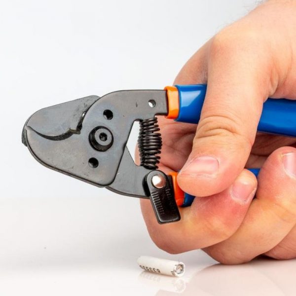 JIC-500 Compact Cable Cutter With A Piece of Wire