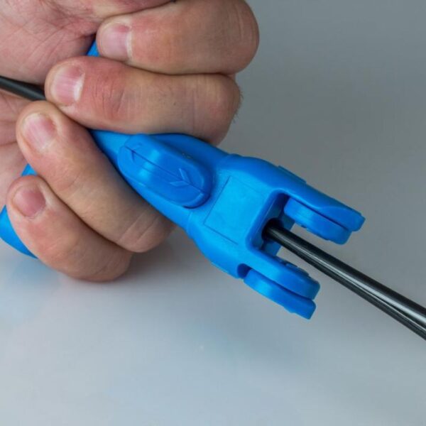 Hand gripping FOD-2000